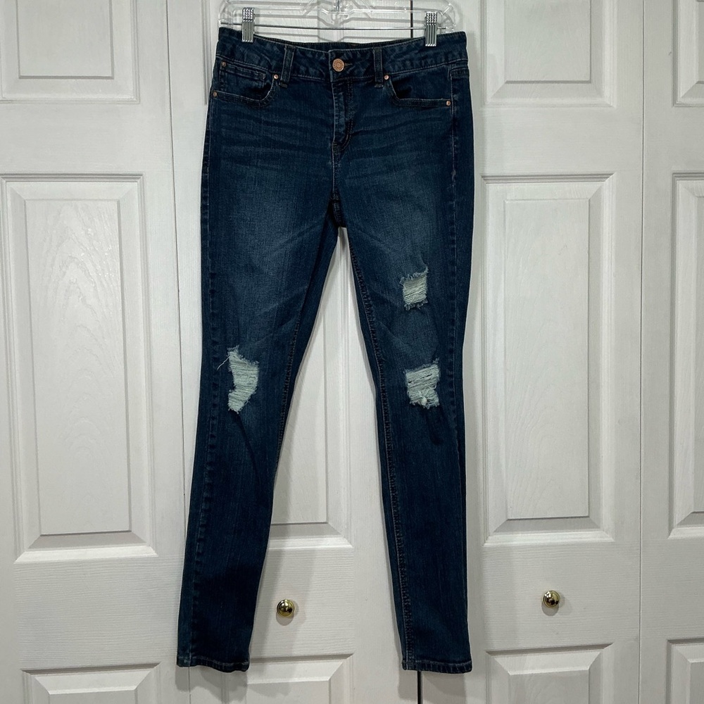 🩷 Refuge Blue Distressed Denim Skinny Jeans - 6/28